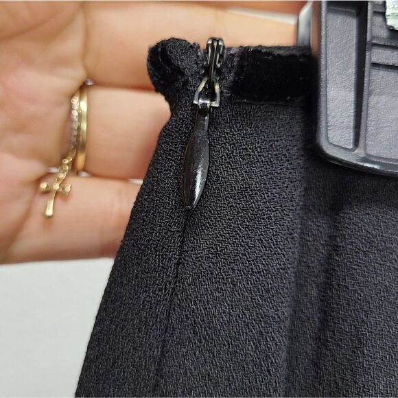 Moschino Pencil‎ Skirt Womens 8 Black With Floral Embroidery - Picture 4 of 5